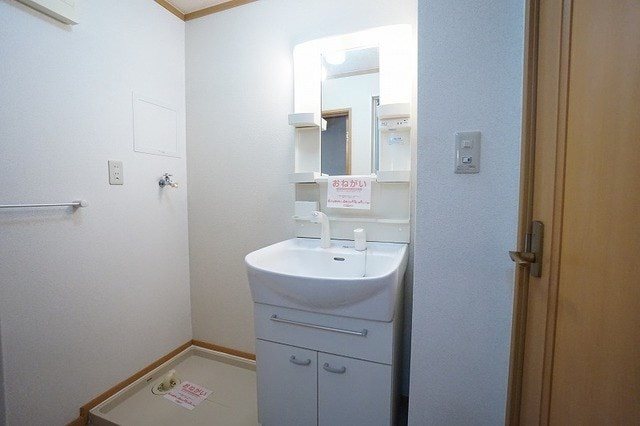 イル．パラッツオエテルノC 洗面所