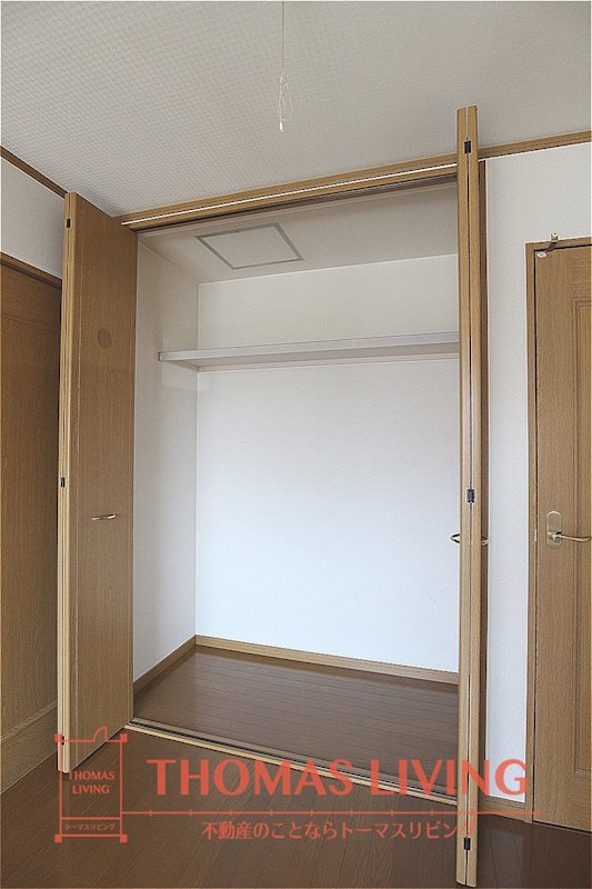 ウィンズヒル明里Ⅰ 奥行きのあるクローゼットです。