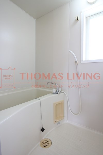 ウイングプラザ21 浴槽には窓があり換気も楽々です。