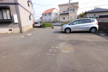 セジュール萩尾 敷地内駐車場