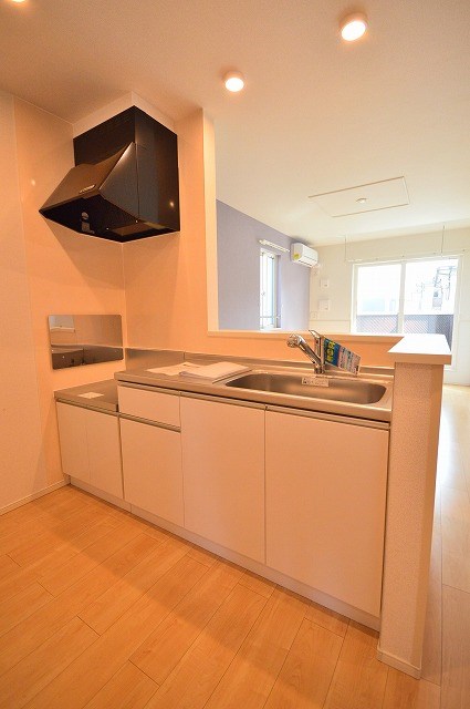 カーサフリューゲル 上下に収納ができるキッチンです。