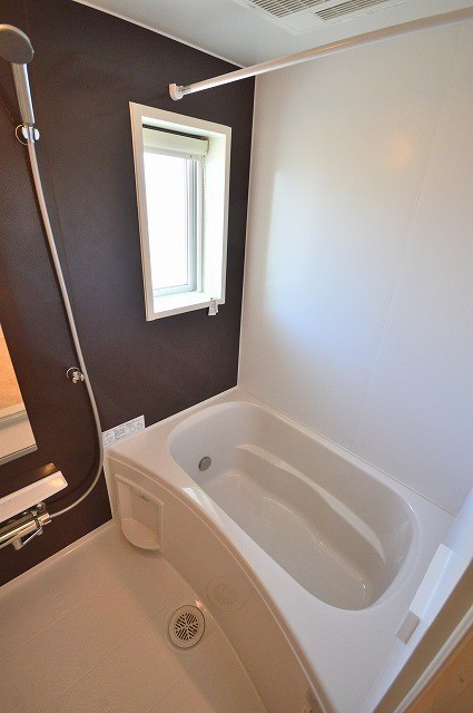 カーサフリューゲル 浴室には浴室乾燥機を完備しています。