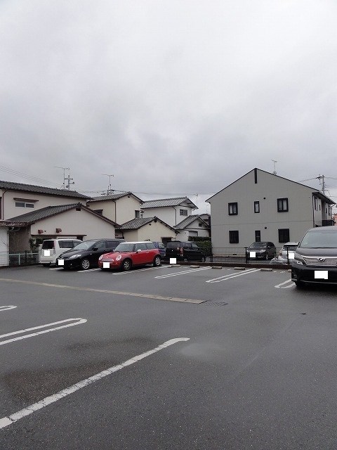カルムメゾン　B棟 駐車場