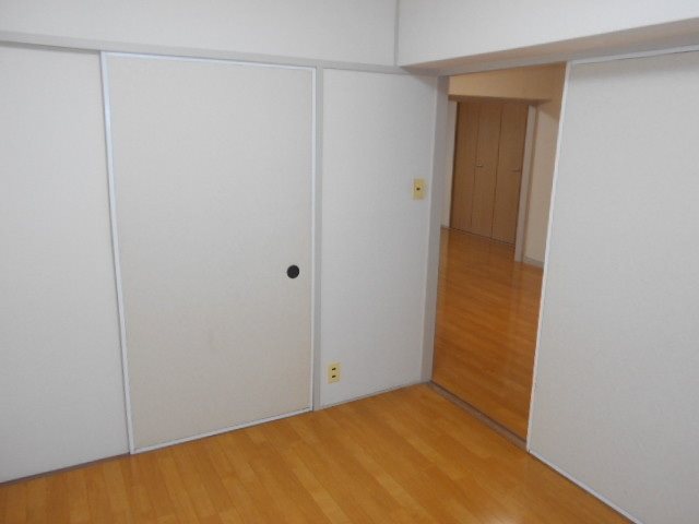 世利ビル 洋室　※別号室参考写真