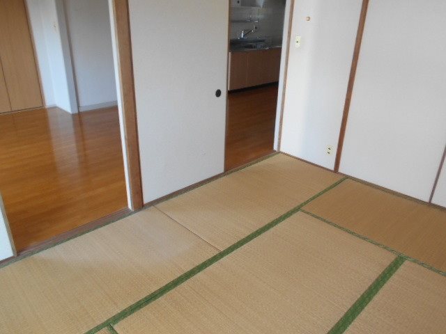 世利ビル 和室　※別号室参考写真