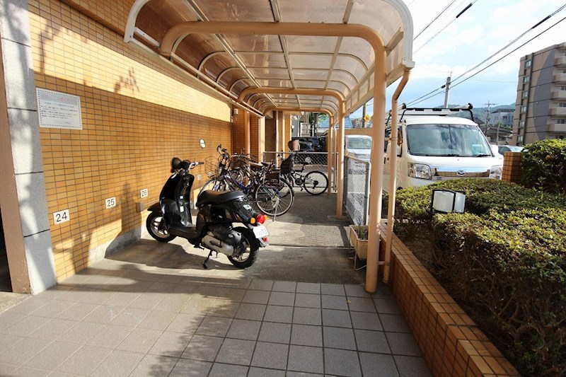 ダイアパレス二日市 屋根付き駐輪場