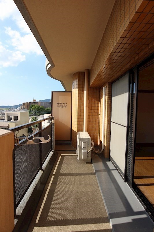 ダイアパレス二日市 ベランダは奥行きも広いので洗濯物も干しやすいです※別号室参考写真