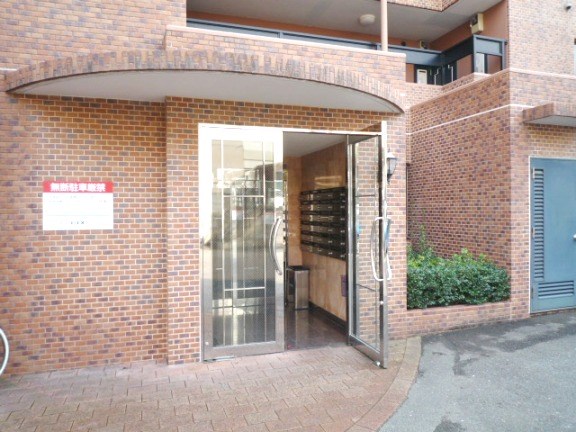 レフィナード南山荘 エントランス