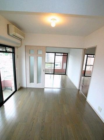 レフィナード南山荘 リビング