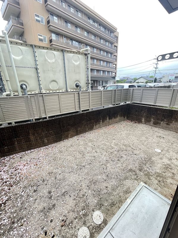 クレストリバー 専用庭