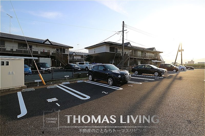 グランドゥール立岩 ２番館 駐車場