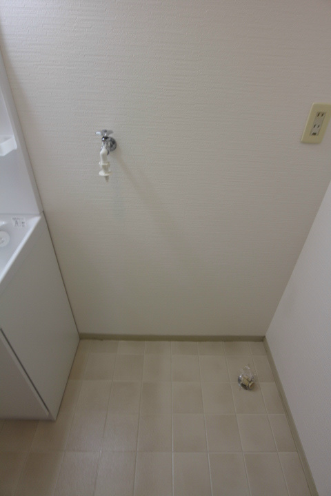 コンフォート吉塚Ⅱ 洗濯機置場　別号室参照写真