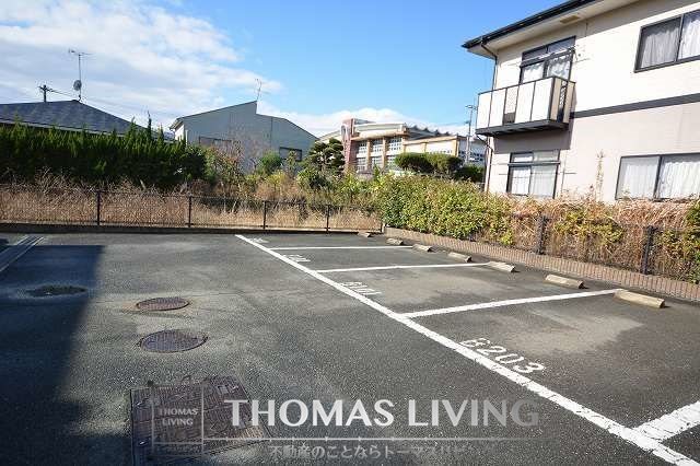 サニーコート C 舗装駐車場です。