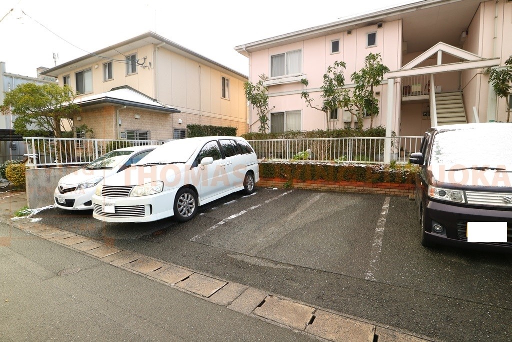 エイミー春日 駐車場