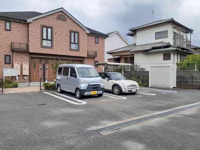 ベルデュール Ⅳ 駐車場