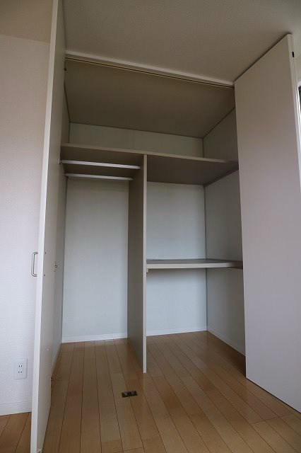 シャーメゾン那珂　弐番館 クローゼットです。※別物件参考写真です。