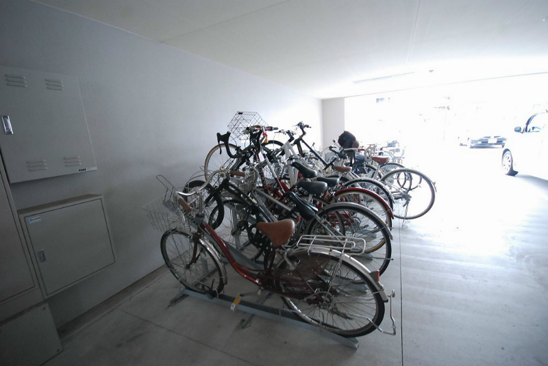 シャトーポルテ弐番館 駐輪場