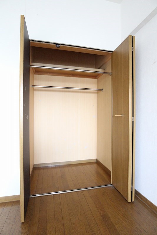クレスティ空港前 収納