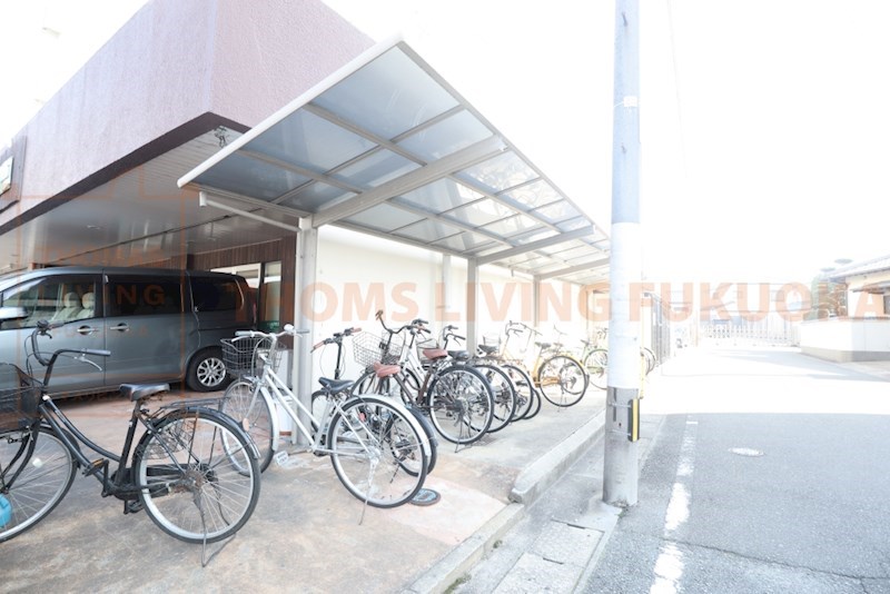 大産春日ビル 敷地内駐輪場
