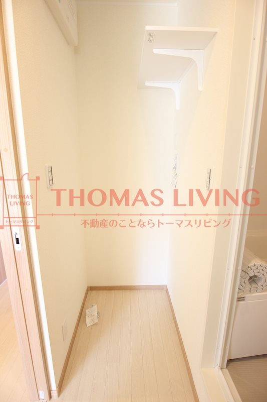 La Fraise Maison～ラフレーズメゾン～ 洗濯機置き場の上部にも棚があります。