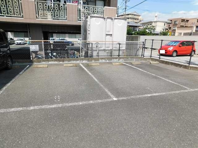 リーブラ都府楼壱番館 駐車場