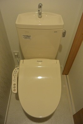 アルバーノ諸岡 温水洗浄便座付きトイレです。※同シリーズ参照※