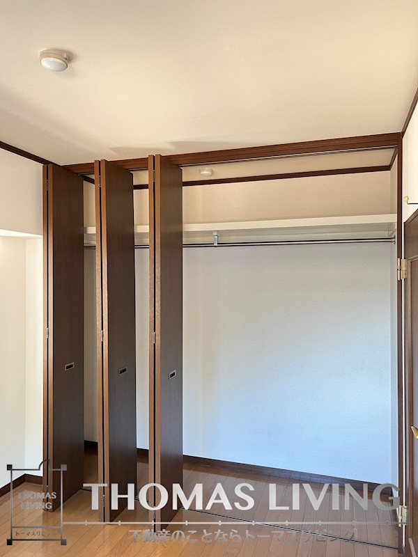 グリーンビュー立岩Ⅰ 大容量のクローゼット御座いますよ。