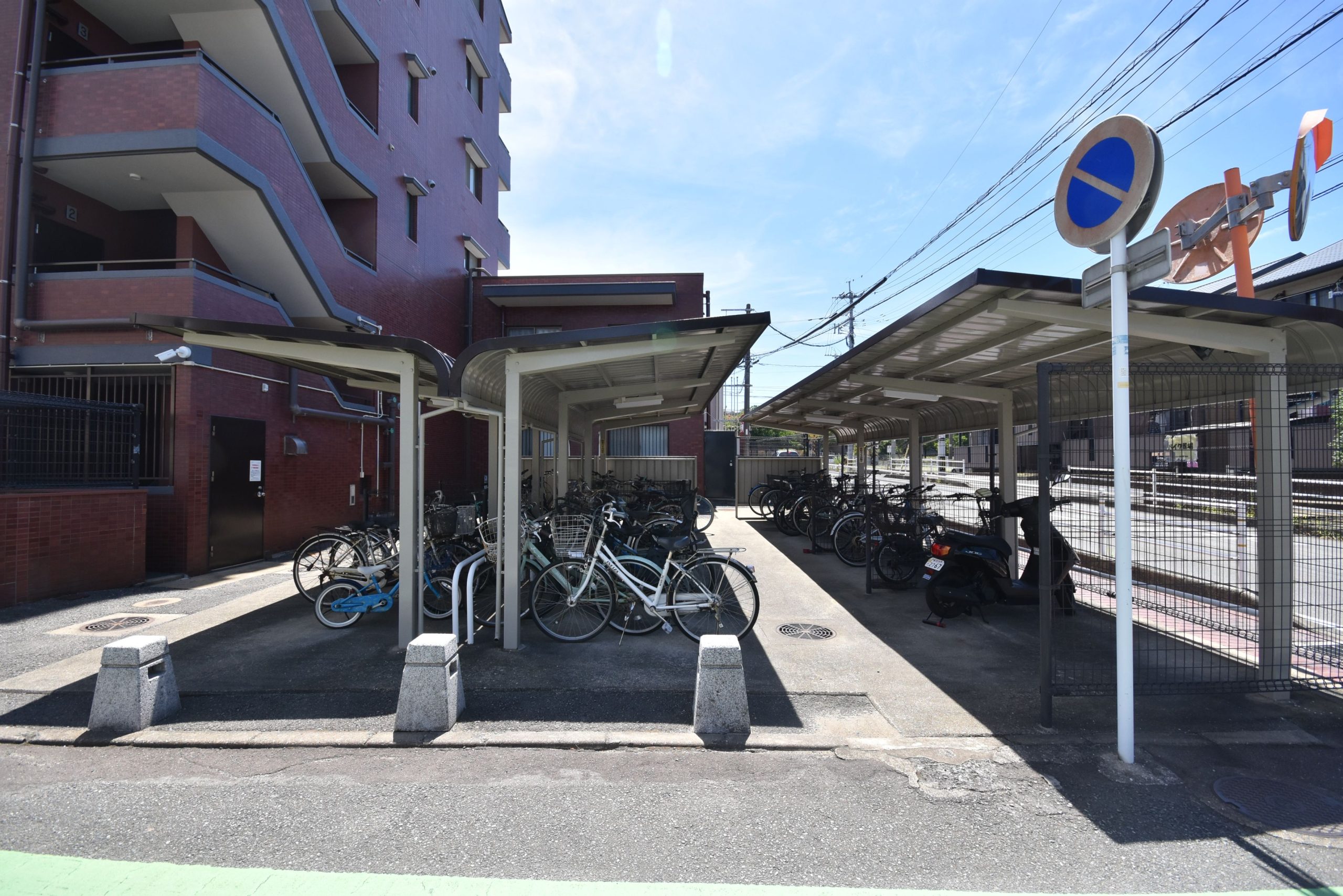 ロマネスク春日原 駐車場