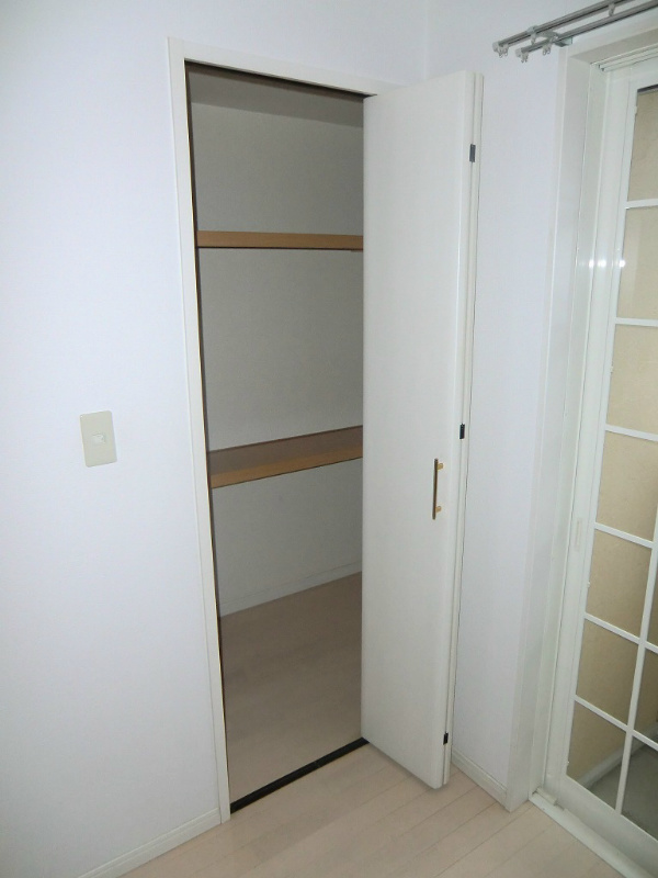 サンヴァイオレットⅡ番館 収納もついてます