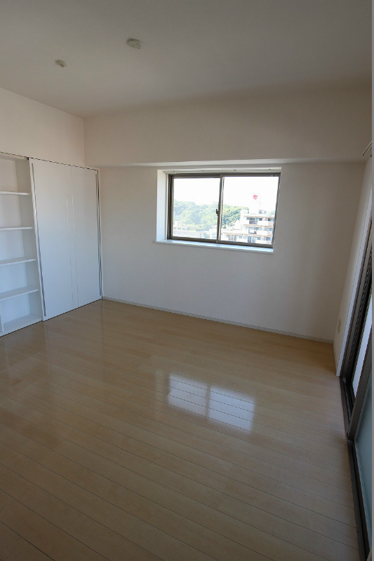プルーム真鶴 2面採光の明るいお部屋です