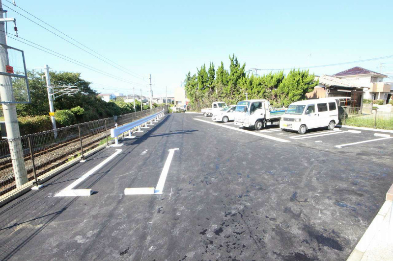 アムールオーブ 敷地内に駐車場ございます。