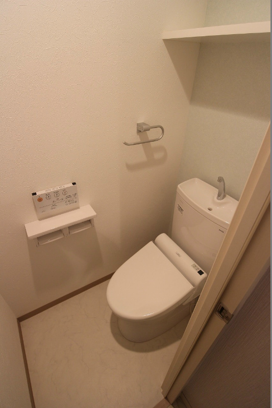 フェリシエ三萩野 トイレに収納があると便利ですよね！