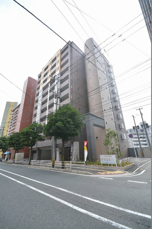 フェリシエ三萩野 通り沿いの物件です。
