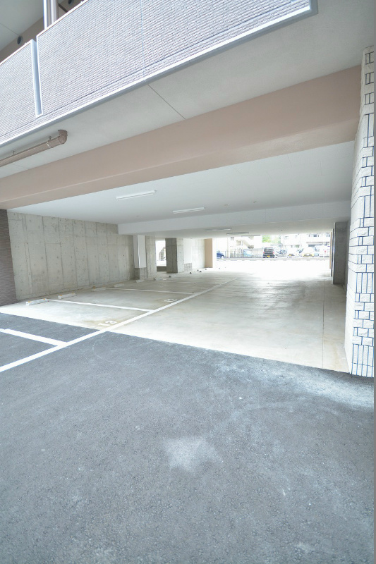 フェリシエ三萩野 駐車場