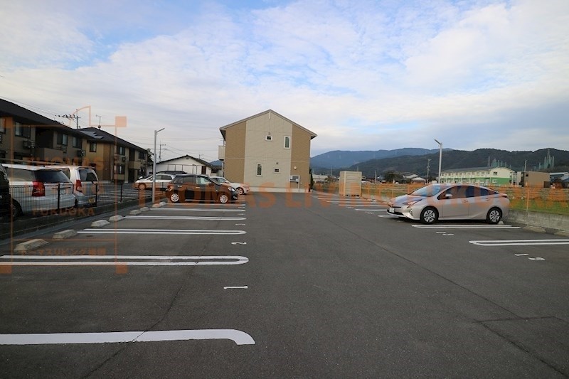 ルメート若葉Ⅱ 敷地内駐車場