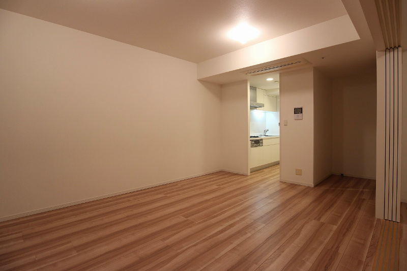 MOJI　MID AIR≪門司 ミッドエア≫ 隣の部屋の開き戸を使って一つの大きなお部屋にもなります。