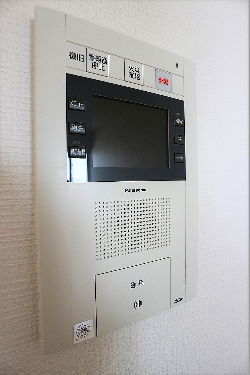 小倉D.C.TOWER  画面が見えて安心のモニター付きインターホンです。