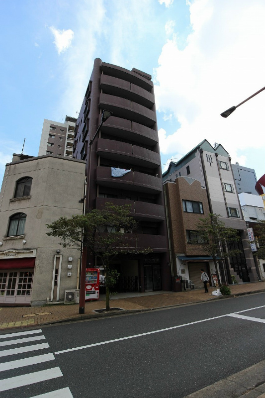 リバーウォーク北九州と西小倉駅の間の物件です。