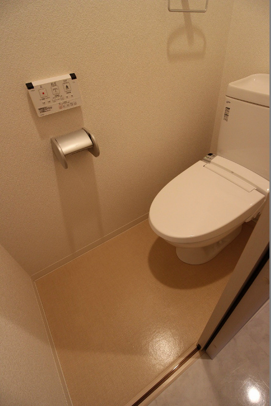 プリンス篠崎 温水洗浄便座付です。