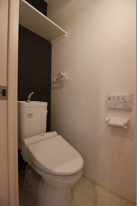 アルティザ小倉 清潔感の溢れるトイレには温水洗浄機能付きです。