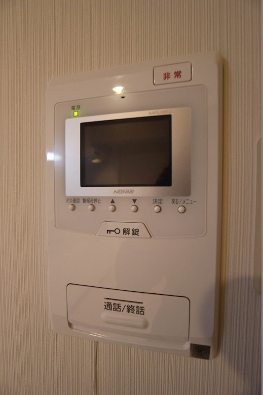 グランエスパシオ浅野 来客者の確認が出来て安心のモニター付きインターホンです。