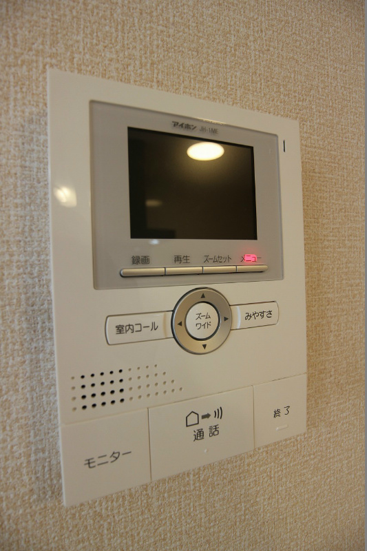 ポサーダ明石 カラーテレビで観える安心のモニターホンです。