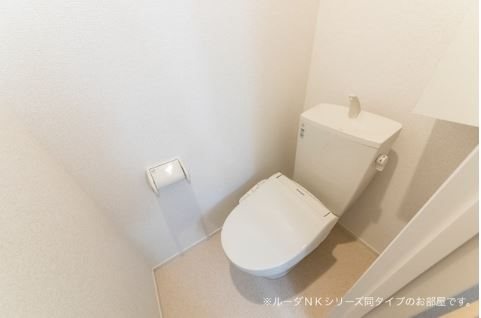 ペーパー・ムーン 冬でも嬉しい温水洗浄便座です。