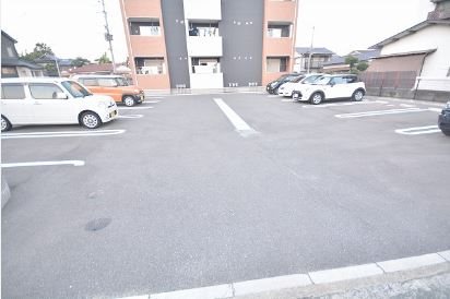 アメニティ下石田Ⅱ  駐車場