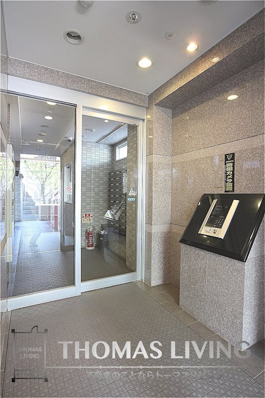 アースコート桜通り 安心と安全のオートロックです。