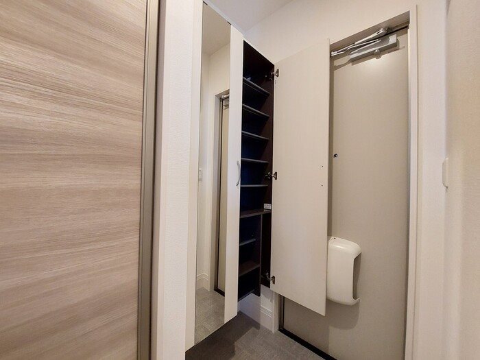 D-roomたかむら A棟 玄関