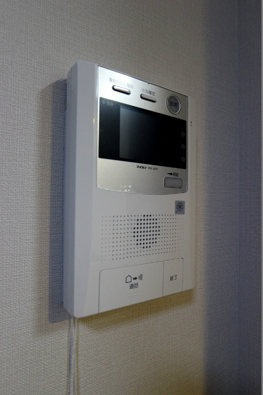 アクシオ小倉 オートロックや防犯カメラに加えてこのモニターホン。充実の防犯内容。