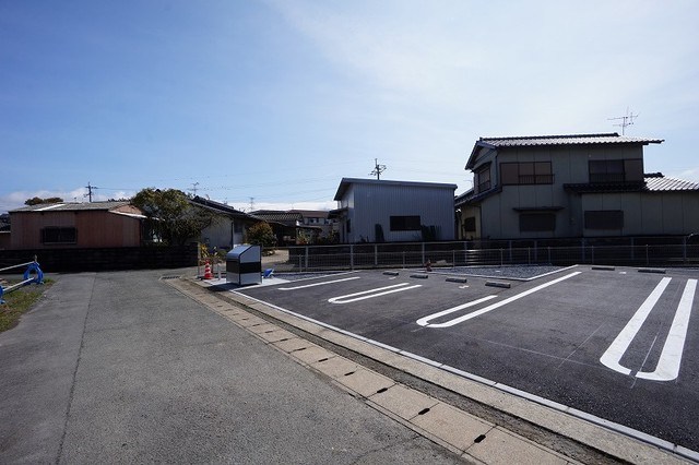 ヴィアーレ直方Ⅲ 駐車場