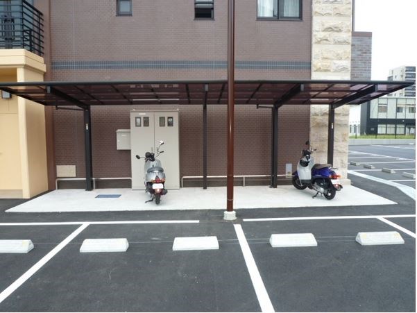 門司ポロニア バイクも駐輪できるほどの広さがあります。