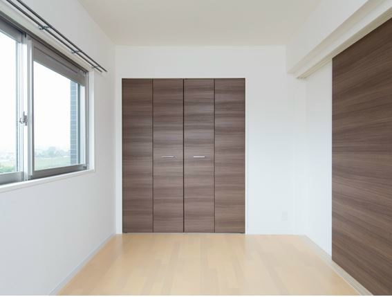 ブランボヌール小倉 ベッドルームは全ての部屋に出窓がついています。